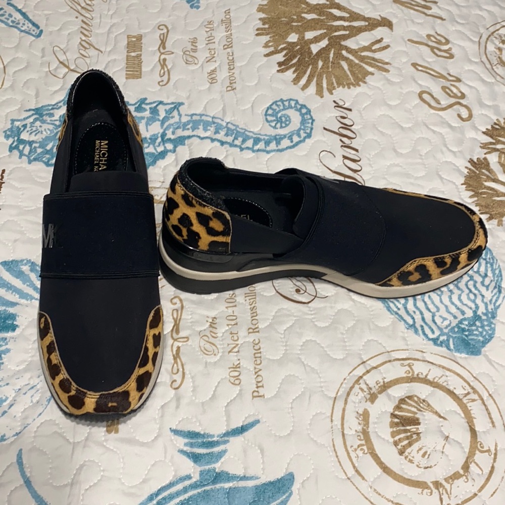 Michael Kors flex leopard slip one size 9